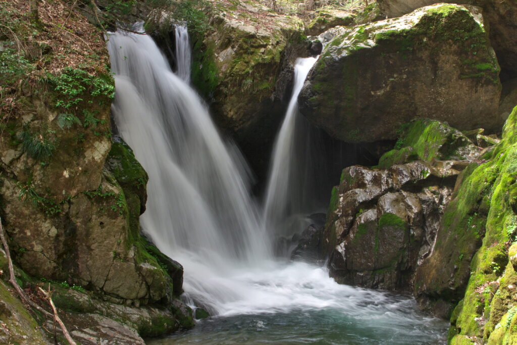 音水渓谷（明神滝）