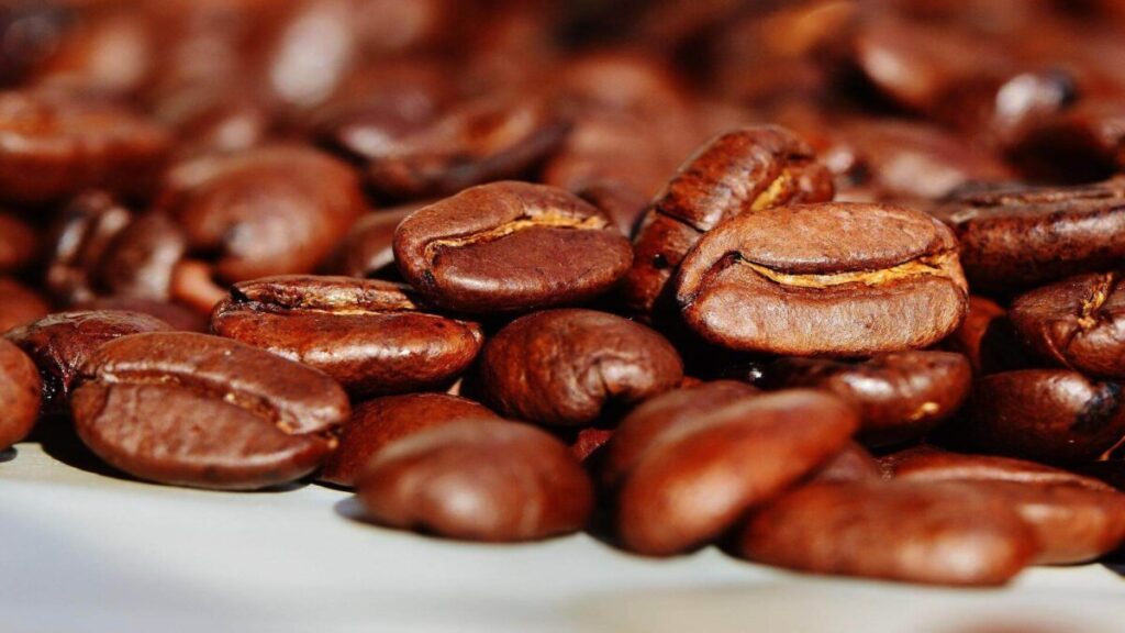 深煎りのコーヒー豆を使用する