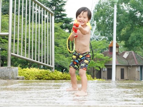 水鉄砲で楽しむ