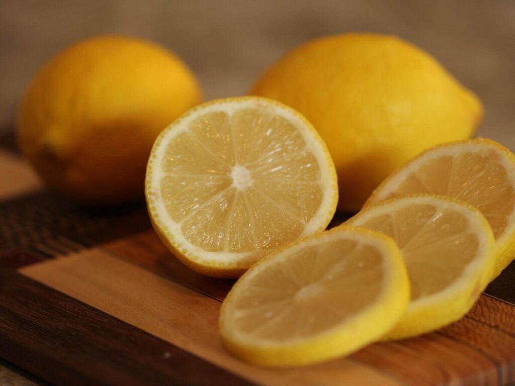 外国産レモンの皮には防かび剤がついている