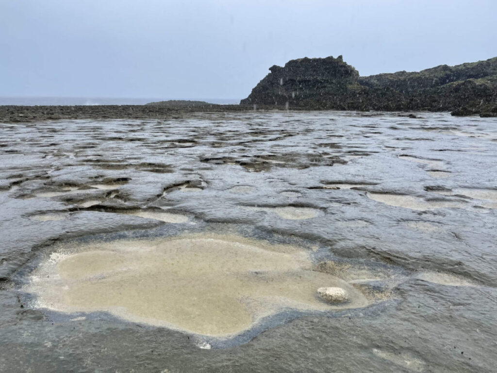 鹿児島県徳之島に残る塩作りの跡地