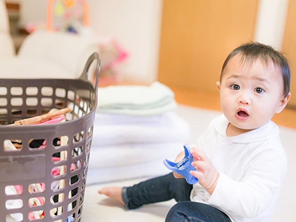 部屋干しを期待する赤ちゃん