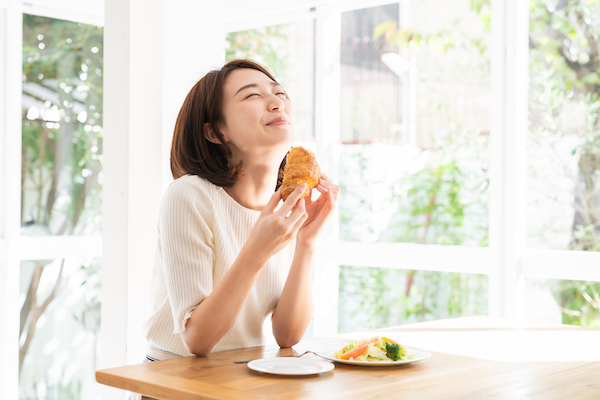 attractive asian woman who eats