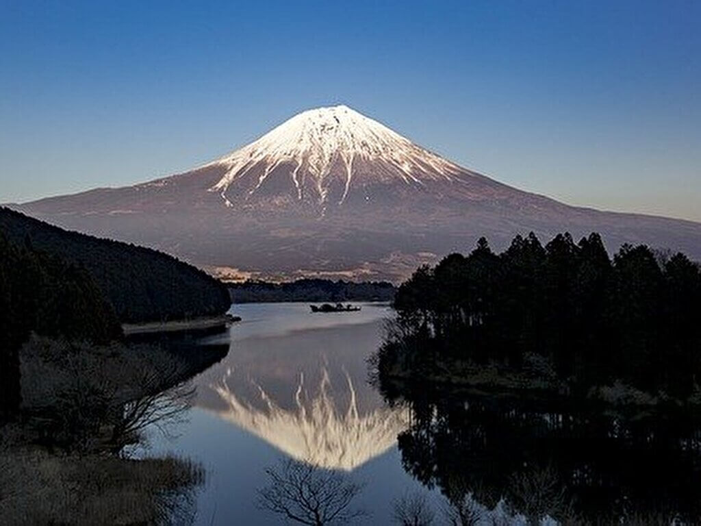 天然水が流れる富士山