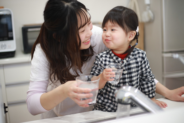 Parents and children drinking tap water
