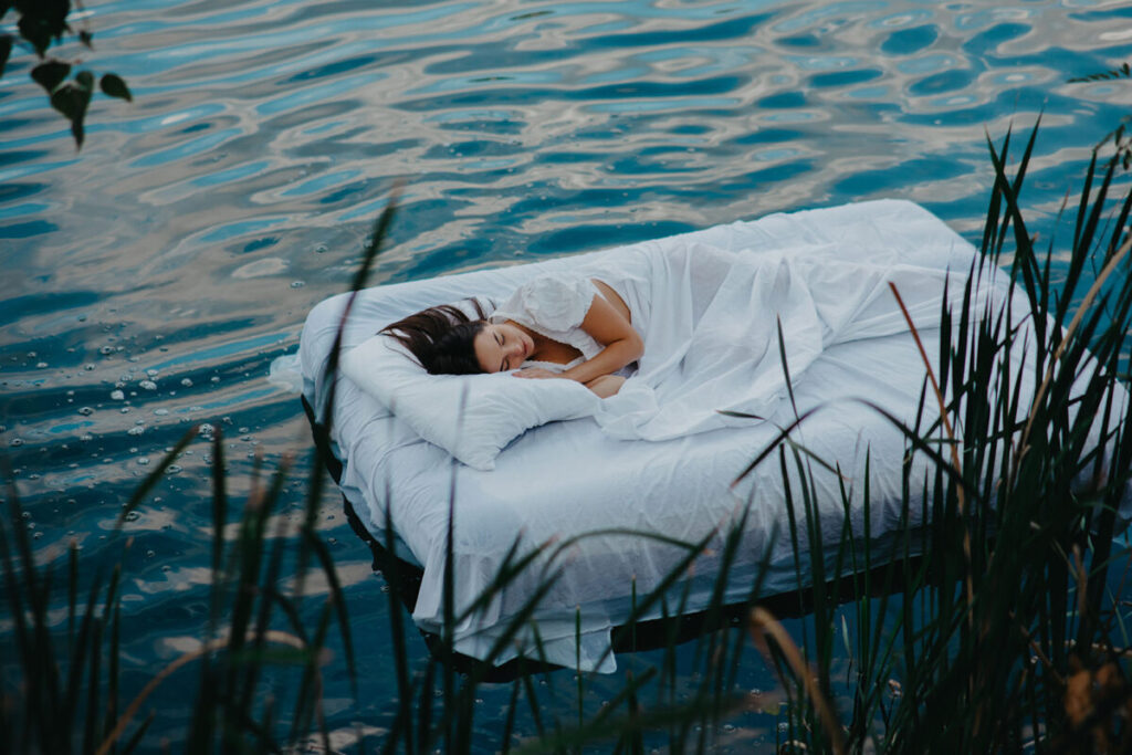 心地よい眠りを手に入れるには?お水と睡眠の関係性 心地よい眠りを手に入れるには?お水と睡眠の関係性