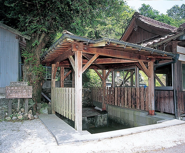 神聖な水の口湧水