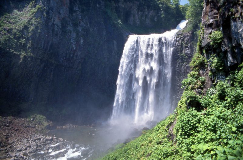 美しい賀老の滝